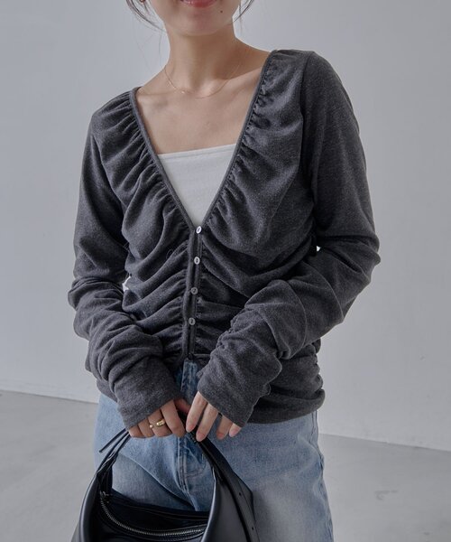 CAPRICIEUX LE'MAGE（カプリシューレマージュ）の「パイピングドレープカーディガン（Tシャツ/カットソー・レディース・ホワイト系その他/ベージュ/チャコールグレー・FREE）」の3枚目の写真