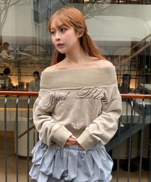 RAY CASSIN（レイカズン）の「【セットアップで着られる】ピグメントオフショルショートスウェット（スウェット・レディース・ブラウン系その他2/グレー/ベージュ系その他2・FREE）」の3枚目の写真