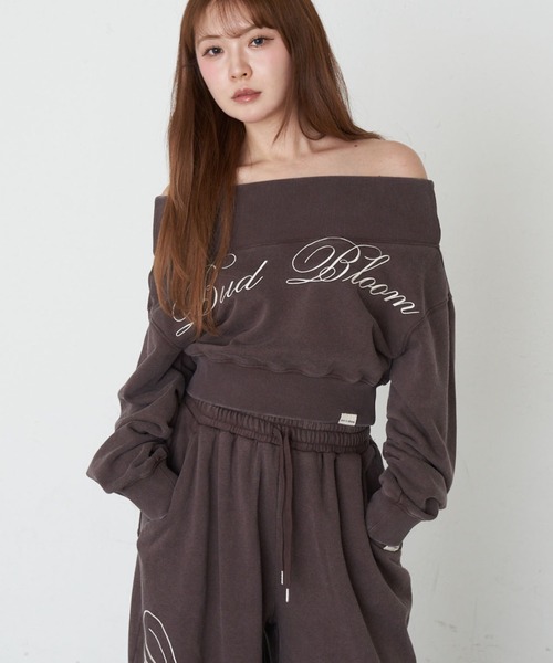 RAY CASSIN（レイカズン）の「【セットアップで着られる】ピグメントオフショルショートスウェット（スウェット・レディース・ブラウン系その他2/グレー/ベージュ系その他2・FREE）」の4枚目の写真