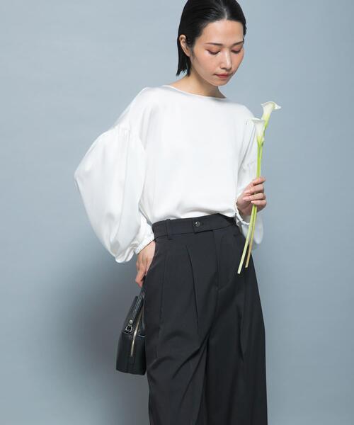 URBAN RESEARCH ROSSO WOMEN（アーバンリサーチ　ロッソ）の「ハンマーサテンギャザーブラウス（シャツ/ブラウス・レディース・ホワイト/ブラック・FREE）」の2枚目の写真