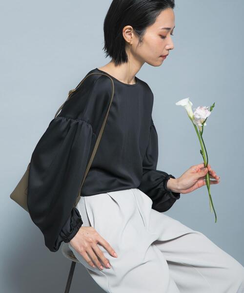 URBAN RESEARCH ROSSO WOMEN（アーバンリサーチ　ロッソ）の「ハンマーサテンギャザーブラウス（シャツ/ブラウス・レディース・ホワイト/ブラック・FREE）」の16枚目の写真