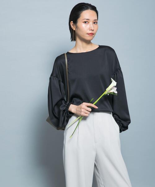 URBAN RESEARCH ROSSO WOMEN（アーバンリサーチ　ロッソ）の「ハンマーサテンギャザーブラウス（シャツ/ブラウス・レディース・ホワイト/ブラック・FREE）」の17枚目の写真