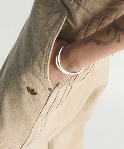 adidas（アディダス）の「キャンバス ルーズパンツ / アディダスオリジナルス adidas Originals（その他パンツ・レディース・ベージュ・24/30/25/30/26/30/27/30/28/30/29/30/30W 30L/31W 30L/32W 30L）」の2枚目の写真