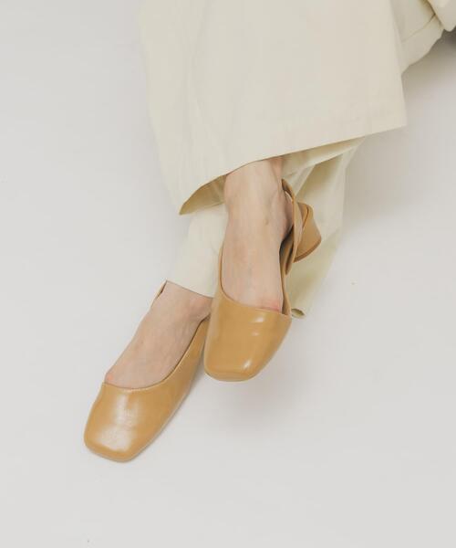 KBF（ケイビーエフ）の「スクエアトゥアシンメトリーパンプス（パンプス・レディース・ブラック/キャメル・38/36/37）」の6枚目の写真