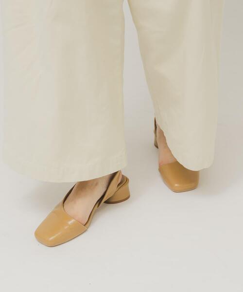 KBF（ケイビーエフ）の「スクエアトゥアシンメトリーパンプス（パンプス・レディース・ブラック/キャメル・38/36/37）」の7枚目の写真