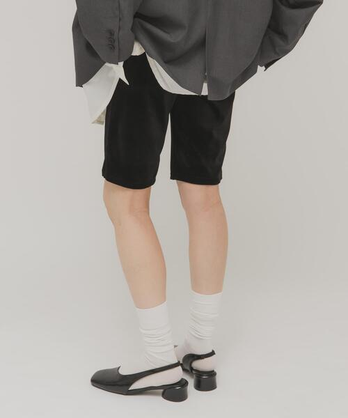 KBF（ケイビーエフ）の「スクエアトゥアシンメトリーパンプス（パンプス・レディース・ブラック/キャメル・38/36/37）」の16枚目の写真