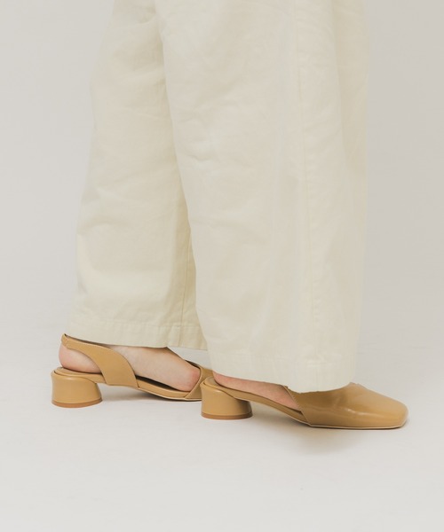 KBF（ケイビーエフ）の「スクエアトゥアシンメトリーパンプス（パンプス・レディース・ブラック/キャメル・38/36/37）」の11枚目の写真