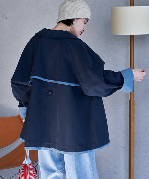 FREAK'S STORE（フリークスストア）の「配色 ショート トレンチコート/ミニ フレアコート/ハイネックショートコート/スプリングコート（トレンチコート・レディース・ネイビー/ベージュ/オフホワイト・ﾌﾘ-）」の4枚目の写真