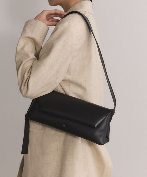 ADAM ET ROPE'(アダムエロペ)の「【PFT】Roll Flap small Bag(ショルダーバッグ・レディース・ブラック/クリーム・FREE)」の9枚目の写真