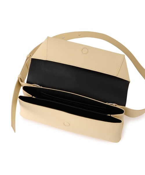 ADAM ET ROPE'(アダムエロペ)の「【PFT】Roll Flap small Bag(ショルダーバッグ・レディース・ブラック/クリーム・FREE)」の19枚目の写真
