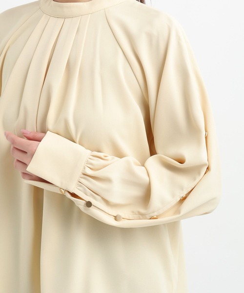 Andemiu（アンデミュウ）の「ソデボタンブラウス656546（シャツ/ブラウス・レディース・クリーム/オフホワイト/ネイビー・FREE）」の22枚目の写真