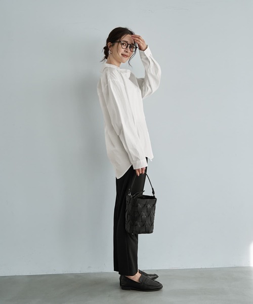 STYLE DELI(スタイルデリ)の「ハリ感ゆったりBASICシャツ(シャツ/ブラウス・レディース・ホワイト/ライトブルー・FREE)」の5枚目の写真