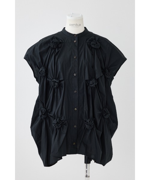 ENFOLD(エンフォルド)の「CIRCLE SHIRRING SHIRT(シャツ/ブラウス・レディース・ホワイト/ブラック・38)」の1枚目の写真