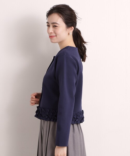 ITS'DEMO（イッツデモ）の「裾フリルニットカーディガン（カーディガン/ボレロ・レディース・ネイビー/アイボリー/ブラック・00）」の7枚目の写真