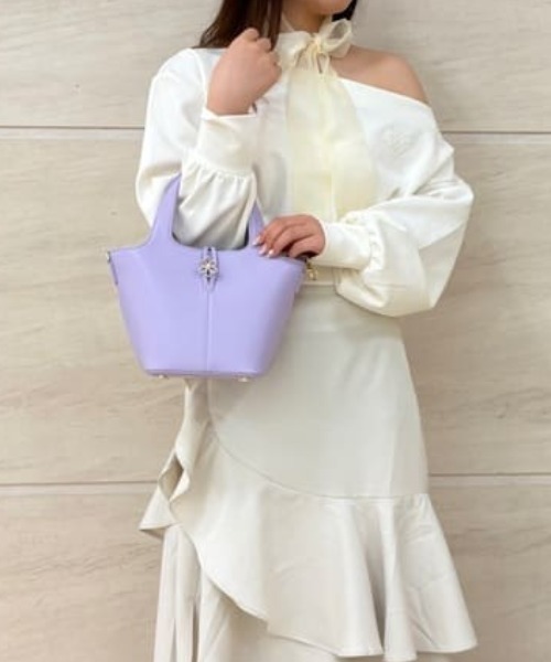 Samantha Thavasa（サマンサタバサ）の「オリジナルフラワーモチーフ金具 ハンドバッグ（ハンドバッグ・レディース・ブラック/ピンク/イエロー/ラベンダー・FREE）」の3枚目の写真