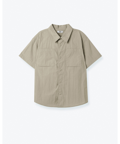 MUSINSA STANDARD KIDS（ムシンサスタンダードキッズ）の「[シティレジャー] CNツーポケット半袖シャツ [グレーシュベージュ]（シャツ/ブラウス・レディース・その他・110/130/140/150/160/120）」の2枚目の写真