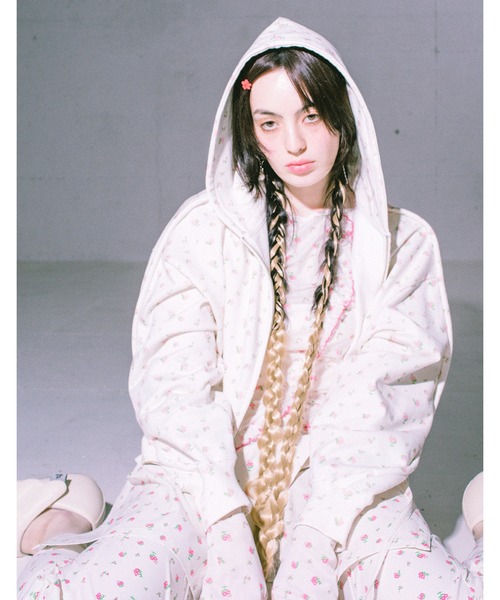 Little sunny bite(リトルサニーバイト)の「【8】【it】【Little Sunny Bite】floral hoodie(パーカー・レディース・ホワイト/ピンク/ブラック・MEDIUM/SMALL)」の3枚目の写真
