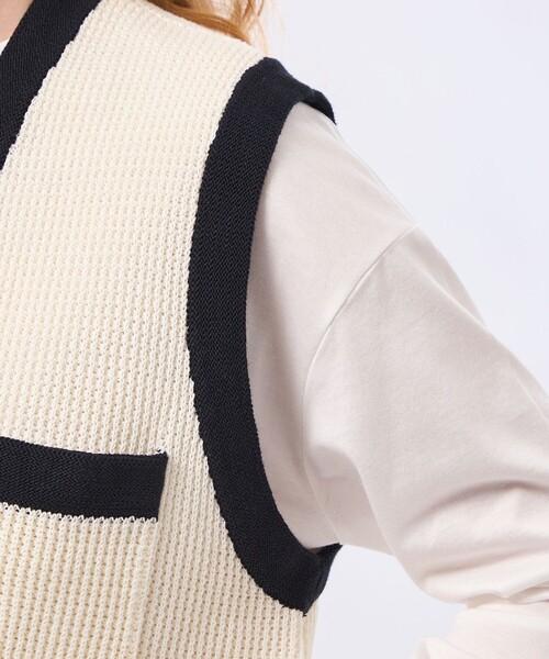 MACKINTOSH PHILOSOPHY（ﾏｯｷﾝﾄｯｼｭ ﾌｨﾛｿﾌｨｰ）の「【LEE4月号/蛯原友里さん着用】パッチポケットニットジレ（ベスト・レディース・ライトイエロー/オフホワイト/ダークネイビー・38）」の4枚目の写真