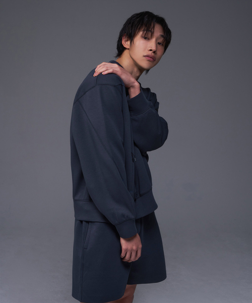 BORN TO WIN（ボーントゥウィン）の「SYMBOL B TECH CREWNECK [NAVY]（スウェット・メンズ・その他・1/2/4/3）」の4枚目の写真