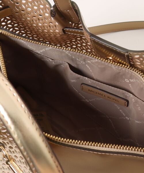 MICHAEL KORS(マイケルコース)の「CARSON MD CZ SATCHEL Satchel(ハンドバッグ・レディース・ゴールド系・FREE)」の4枚目の写真