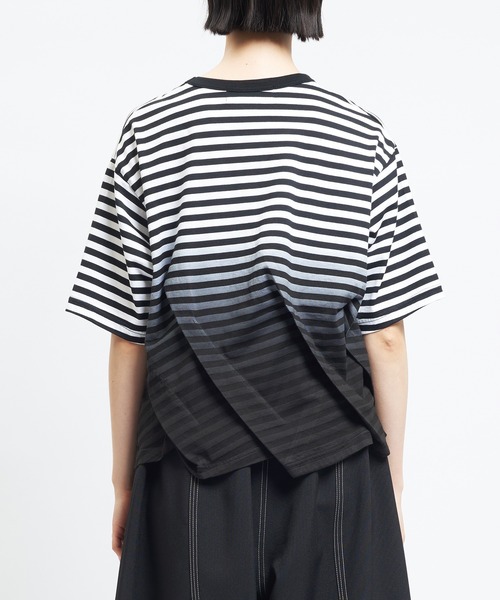 gomme(ゴム)の「グラデーションタックT(Tシャツ/カットソー・レディース・チャコールグレー/ブルー/ブラック・MEDIUM)」の15枚目の写真
