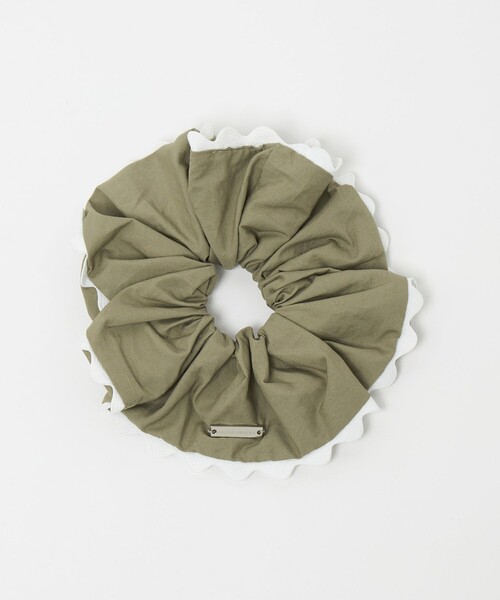 UNITED ARROWS（ユナイテッドアローズ）の「バイカラー パイピング シュシュ（シュシュ・レディース・ライトブルー/ダークブラウン/ネイビー/ベージュ・FREE）」の3枚目の写真