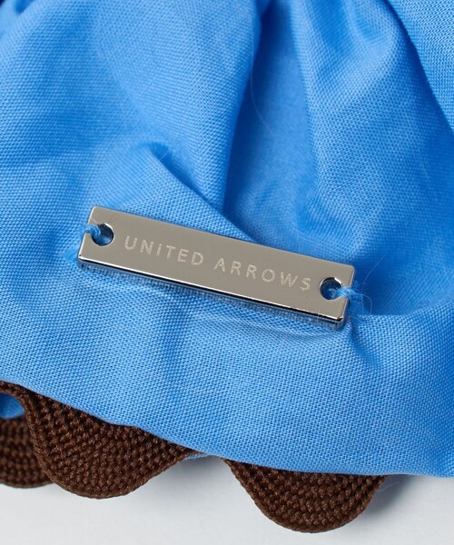 UNITED ARROWS（ユナイテッドアローズ）の「バイカラー パイピング シュシュ（シュシュ・レディース・ライトブルー/ダークブラウン/ネイビー/ベージュ・FREE）」の7枚目の写真