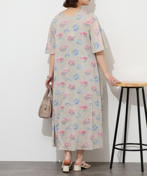 KILKI（キルキー）の「kilki　ヤドカリプリントワンピース（ワンピース・レディース・グレイッシュベージュ/ネイビー系・ONESIZE）」の7枚目の写真