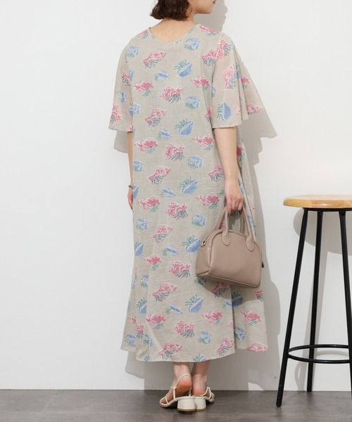 KILKI（キルキー）の「kilki　ヤドカリプリントワンピース（ワンピース・レディース・グレイッシュベージュ/ネイビー系・ONESIZE）」の8枚目の写真