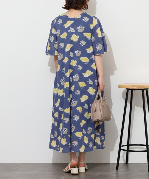 KILKI（キルキー）の「kilki　ヤドカリプリントワンピース（ワンピース・レディース・グレイッシュベージュ/ネイビー系・ONESIZE）」の14枚目の写真