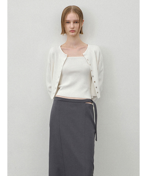 ATELIER NAIN(アトリエナイン)の「ESSENTIAL HEDETTA CAMISOLE KNIT(T-7008)(ニット/セーター・レディース・ライトブルー/グレイッシュベージュ/ホワイト/ブラック・FREE)」の5枚目の写真