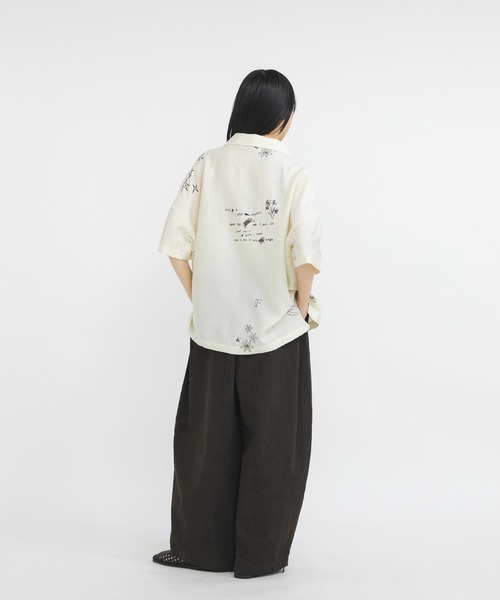 KBF（ケイビーエフ）の「TATTOOオーバーシャツ（シャツ/ブラウス・レディース・チャコールグレー/アイボリー/ブラウン・ONE）」の8枚目の写真