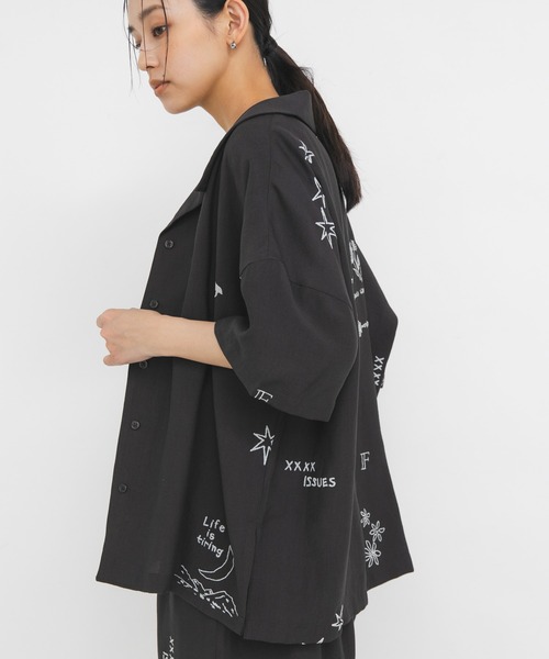 KBF（ケイビーエフ）の「TATTOOオーバーシャツ（シャツ/ブラウス・レディース・チャコールグレー/アイボリー/ブラウン・ONE）」の10枚目の写真