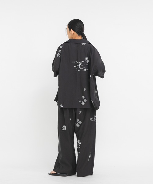 KBF（ケイビーエフ）の「TATTOOオーバーシャツ（シャツ/ブラウス・レディース・チャコールグレー/アイボリー/ブラウン・ONE）」の13枚目の写真