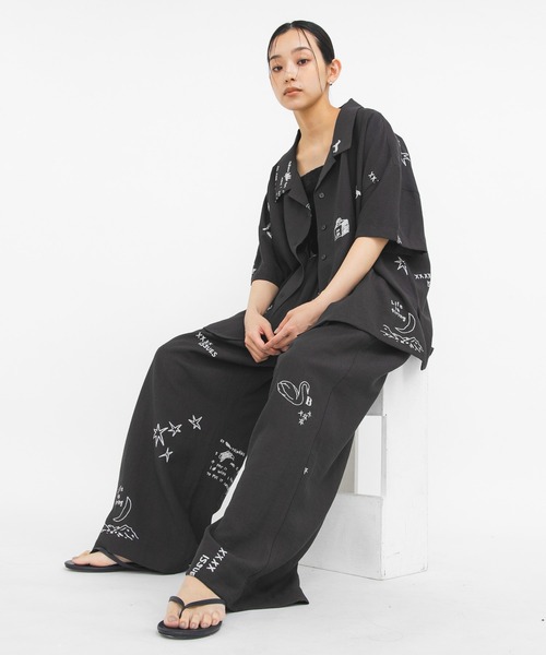 KBF（ケイビーエフ）の「TATTOOオーバーシャツ（シャツ/ブラウス・レディース・チャコールグレー/アイボリー/ブラウン・ONE）」の15枚目の写真