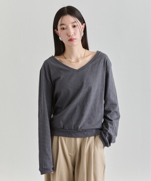 NUJOH(ヌゾ)の「Loose V-Neck Stripe Top / ルーズVネックボーダートップス(Tシャツ/カットソー・レディース・ナチュラル/チャコールグレー・FREE)」の1枚目の写真