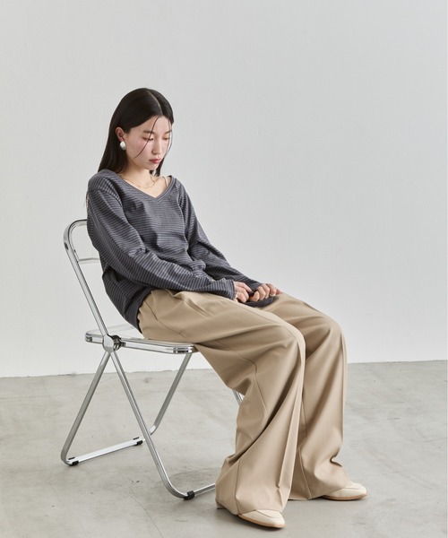 NUJOH(ヌゾ)の「Loose V-Neck Stripe Top / ルーズVネックボーダートップス(Tシャツ/カットソー・レディース・ナチュラル/チャコールグレー・FREE)」の19枚目の写真