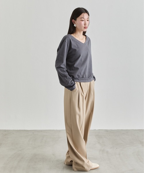 NUJOH(ヌゾ)の「Loose V-Neck Stripe Top / ルーズVネックボーダートップス(Tシャツ/カットソー・レディース・ナチュラル/チャコールグレー・FREE)」の15枚目の写真