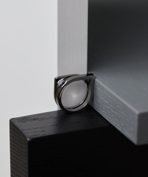 ear PAPILLONNER(イアパピヨネ)の「【ouchi企画】《金属アレルギー対応/ステンレス》ハーフリバースリング(リング・レディース・ブラック系その他4・11)」の3枚目の写真
