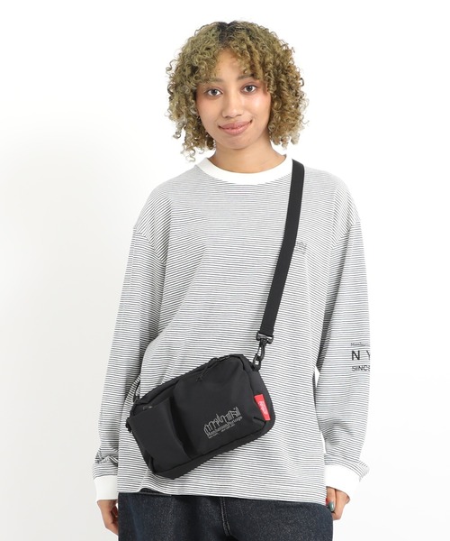 Manhattan Portage(マンハッタンポーテージ)の「ACTION JOGGER (L) JPN VER2(ショルダーバッグ・メンズ・ブラック・X-SMALL)」の1枚目の写真