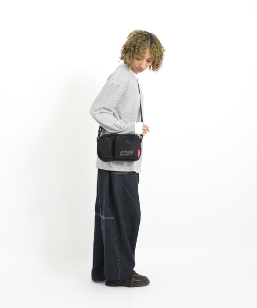 Manhattan Portage(マンハッタンポーテージ)の「ACTION JOGGER (L) JPN VER2(ショルダーバッグ・メンズ・ブラック・X-SMALL)」の2枚目の写真