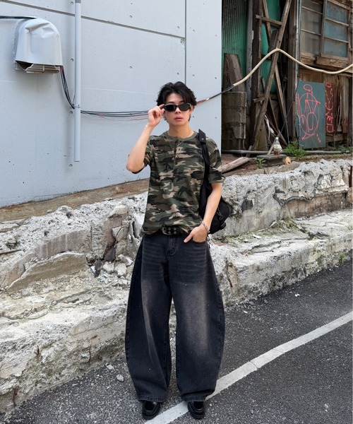ADAMASTE(アダマスト)の「Paint Wide Barrel Denim - ペイントワイドカーブデニム(デニムパンツ・メンズ・グレー/ブラック・SMALL/MEDIUM/LARGE)」の3枚目の写真