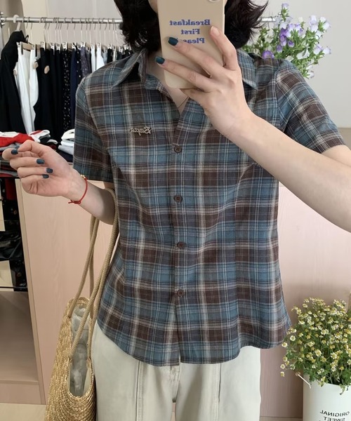 AsheKsha(アシクシャ)の「チェック柄半袖シャツ(シャツ/ブラウス・レディース・ブルー・M)」の1枚目の写真