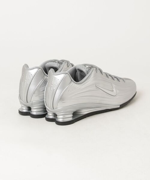 NIKE（ナイキ）の「NIKE/ナイキ WS ｼｮｯｸｽ Z（スニーカー・レディース・シルバー・23cm/23.5cm/24cm/24.5cm/25cm）」の2枚目の写真