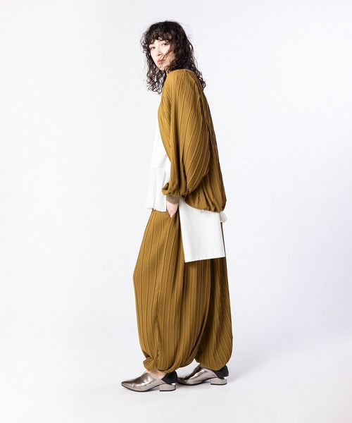 OSMOSIS(オズモーシス)の「ランダムプリーツハーレムパンツ(その他パンツ・レディース・ライトグレー/イエロー系その他/ブラック・ONE SIZE)」の21枚目の写真