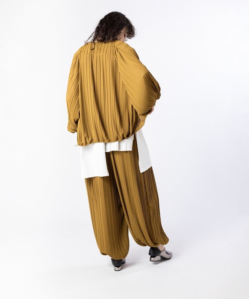 OSMOSIS(オズモーシス)の「ランダムプリーツハーレムパンツ(その他パンツ・レディース・ライトグレー/イエロー系その他/ブラック・ONE SIZE)」の20枚目の写真