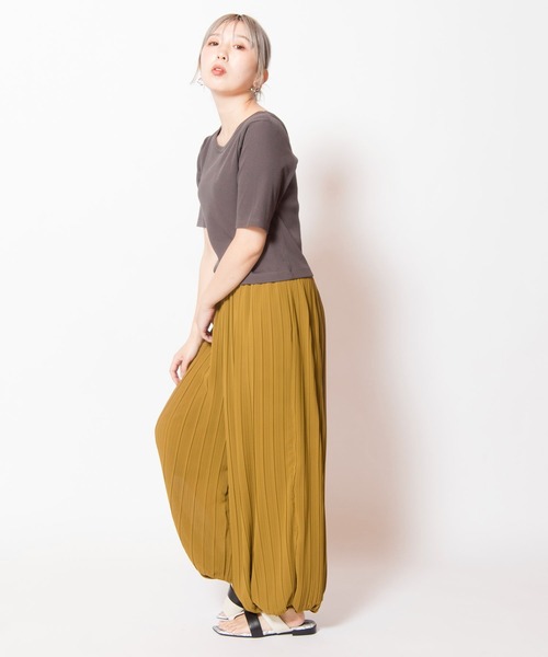 OSMOSIS(オズモーシス)の「ランダムプリーツハーレムパンツ(その他パンツ・レディース・ライトグレー/イエロー系その他/ブラック・ONE SIZE)」の18枚目の写真