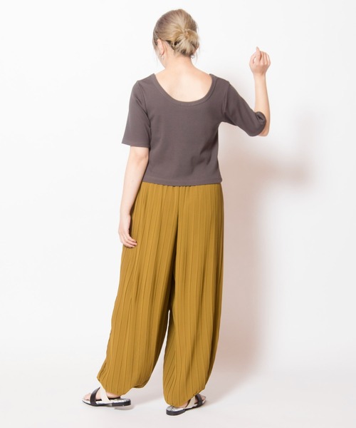 OSMOSIS(オズモーシス)の「ランダムプリーツハーレムパンツ(その他パンツ・レディース・ライトグレー/イエロー系その他/ブラック・ONE SIZE)」の17枚目の写真