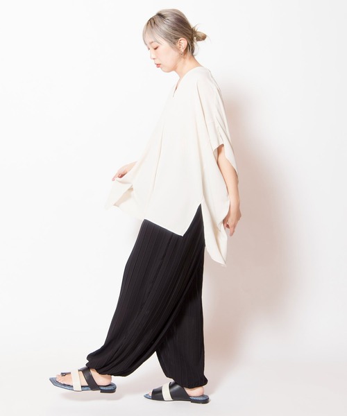 OSMOSIS(オズモーシス)の「ランダムプリーツハーレムパンツ(その他パンツ・レディース・ライトグレー/イエロー系その他/ブラック・ONE SIZE)」の10枚目の写真