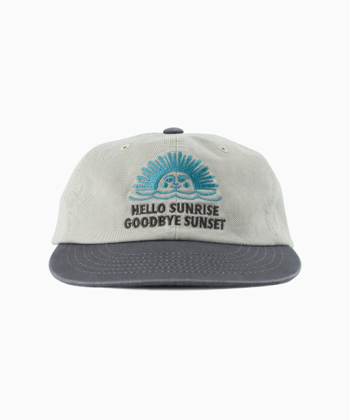 HELLO SUNRISE(ハローサンライズ)の「90s Logo 6Panel Cap_Light Gray & Charcoal(キャップ・レディース・チャコールグレー・OS)」の1枚目の写真